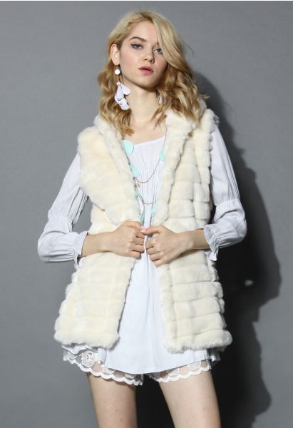 Chicwish Faux Fur Hooded Quilt Vest in Cream