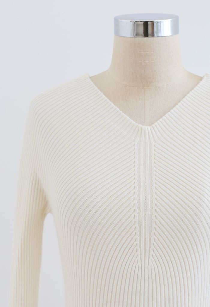 Seamless V-Neck Ribbed Knit Top in Cream