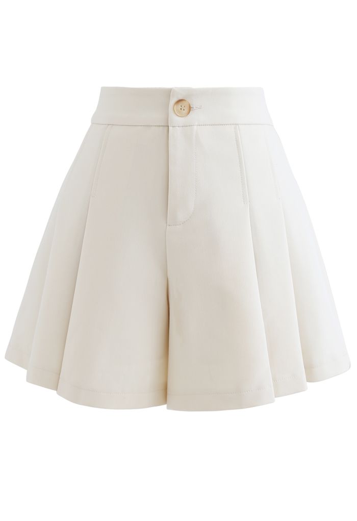 Side Pocket Pleated Shorts in Cream