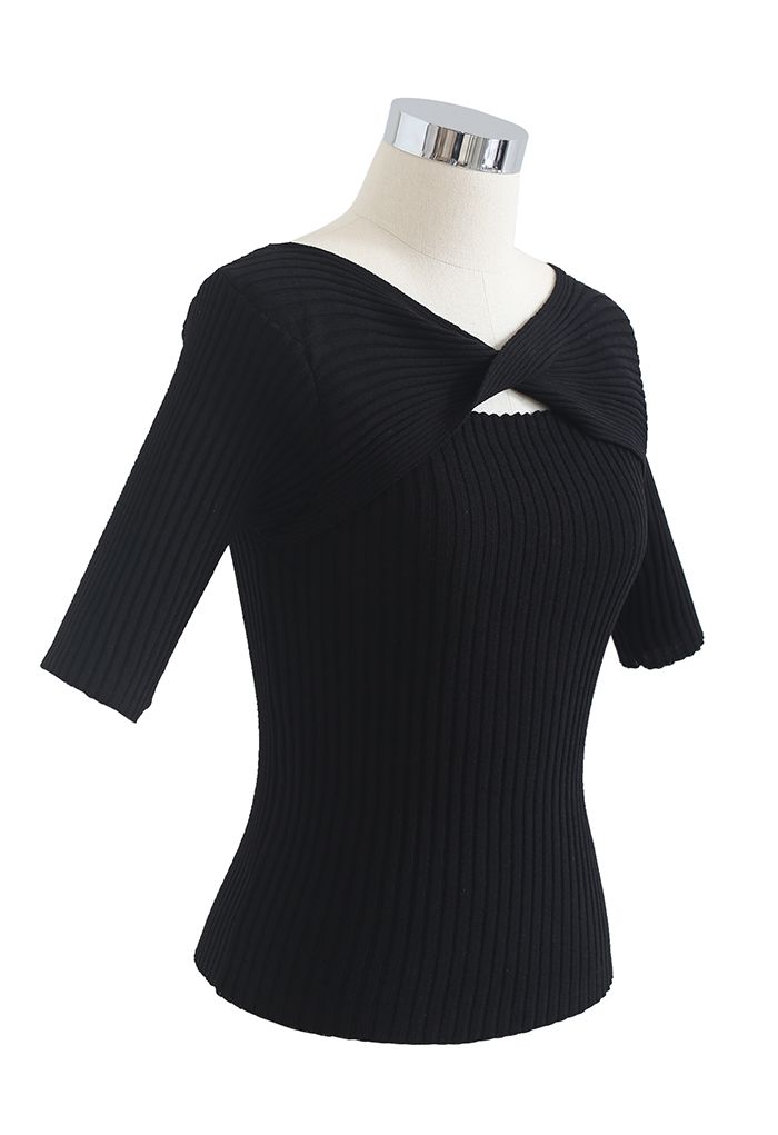 Dual-Use Twist Fitted Knit Top in Black